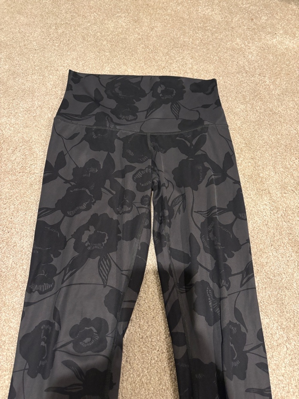 Lululemon Black and Gray Floral Print High-Waisted full length legging size 8 - Picture 2 of 3